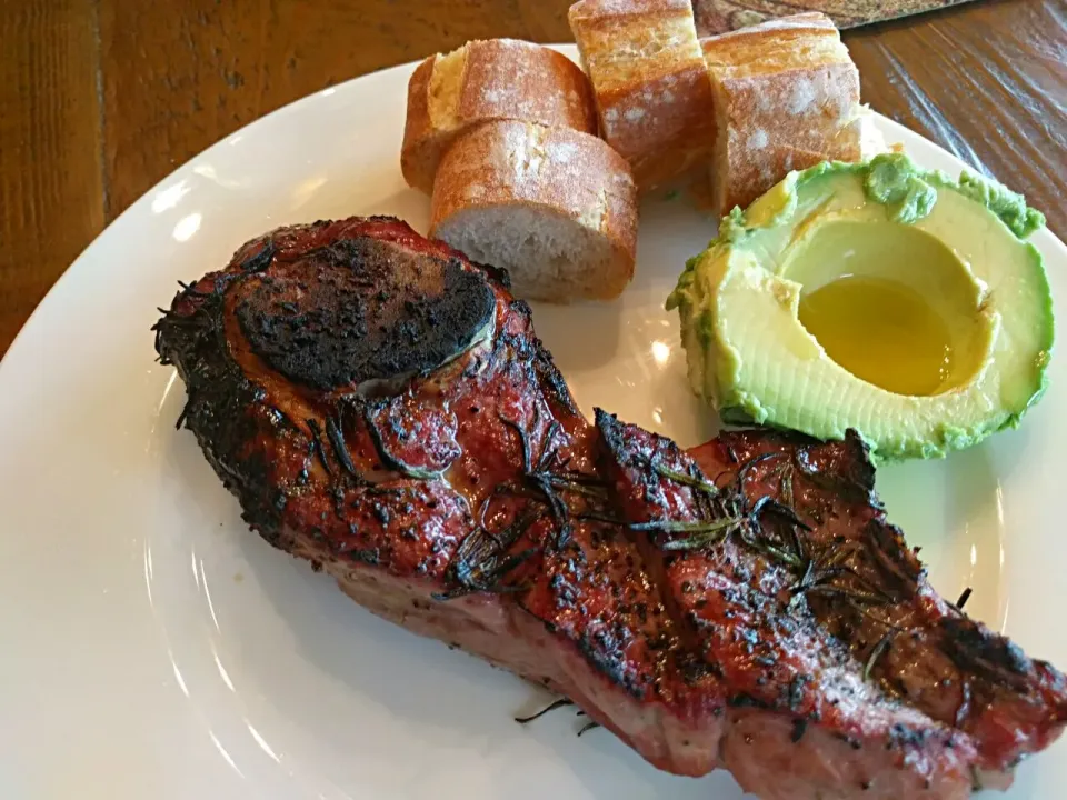 grilled lamb with fresh rosemary and avocado|Bill Costlowさん