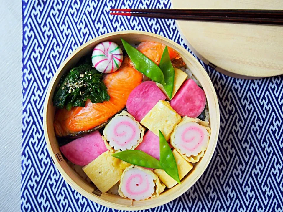 お弁当☀
のりべんとう
⭐焼きシャケ
⭐雪割り菜花の胡麻和え
⭐なると揚げ
天ぷら粉の衣をつけて揚げたもの
⭐卵焼き
⭐大根の梅酢漬け|mika78さん