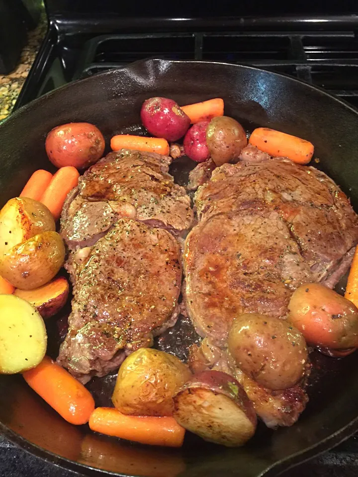 Steaks on the skillet|Alma's Home Kitchenさん