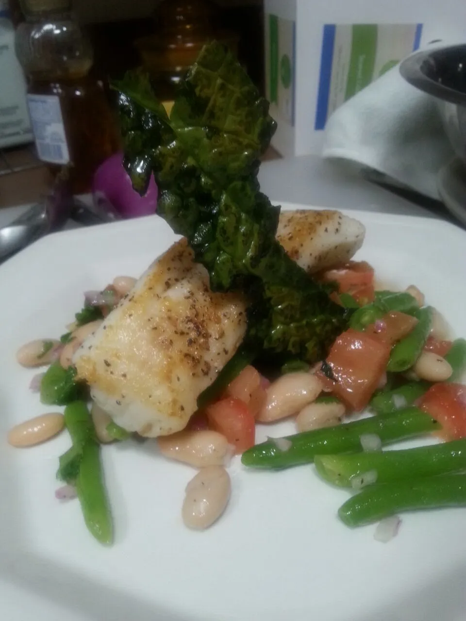 Halibut tuscan bean cassolet salad with kale chips|Mark Krasicさん