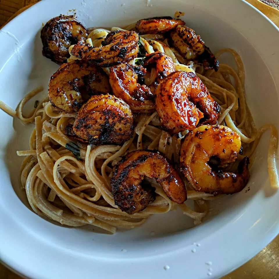 blackened shrimp over fettcine|Bill Costlowさん