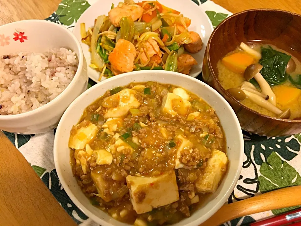 ＊手作り麻婆豆腐
＊鮭と炒め野菜のレモンバター醤油
＊南瓜と小松菜としめじの味噌汁
＊十六穀ごはん|モケモケさん