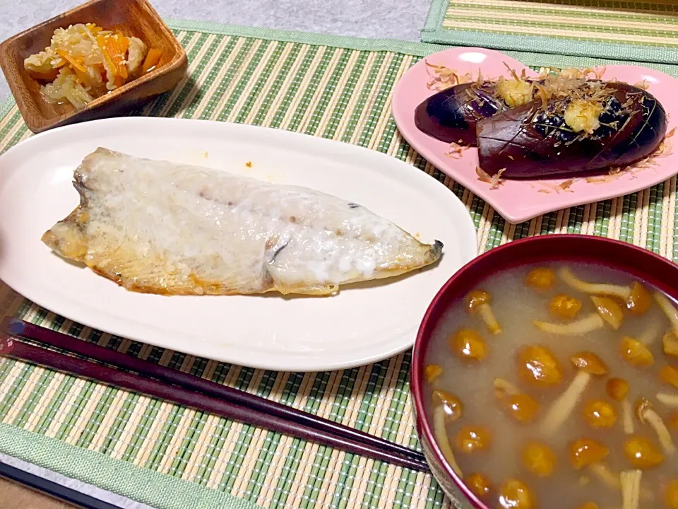 ♡夜ご飯〜鯖の塩麹焼き、ナスの生姜ポン酢、切り干し大根、なめこ味噌汁〜♡|miyuさん