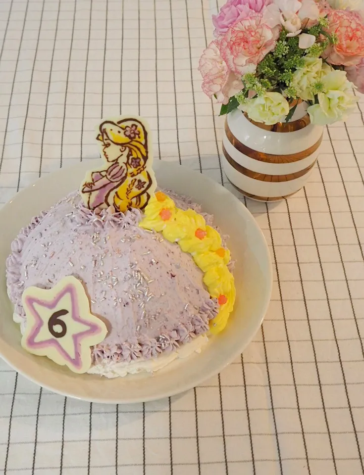 長女の誕生日に、ラプンツェルのケーキ。|ももんこさんさん