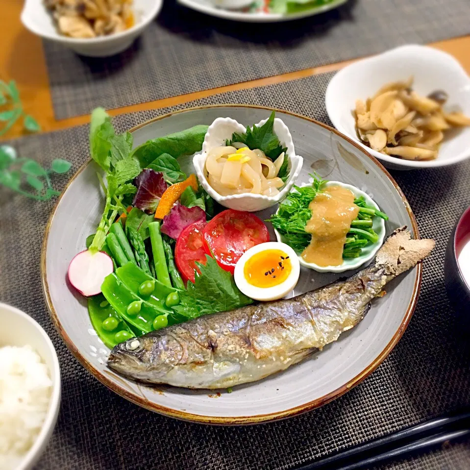 ニジマスの塩焼きごはん🐟❤️|むぎママさん