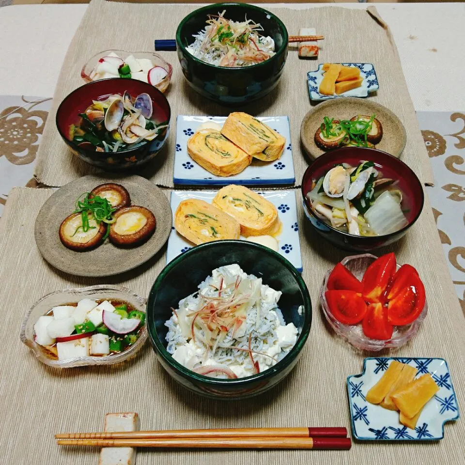 Snapdishの料理写真:雑魚丼
おくらと長芋和え
椎茸のバター醤油焼き
明太だし巻き玉子|misaさん