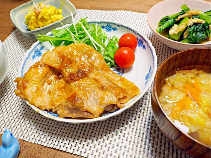 ☆豚のしょうが焼き
☆かぼちゃサラダ
☆小松菜と油揚げの煮浸し
☆白菜とにんじんのお味噌汁|なべちゃんさん