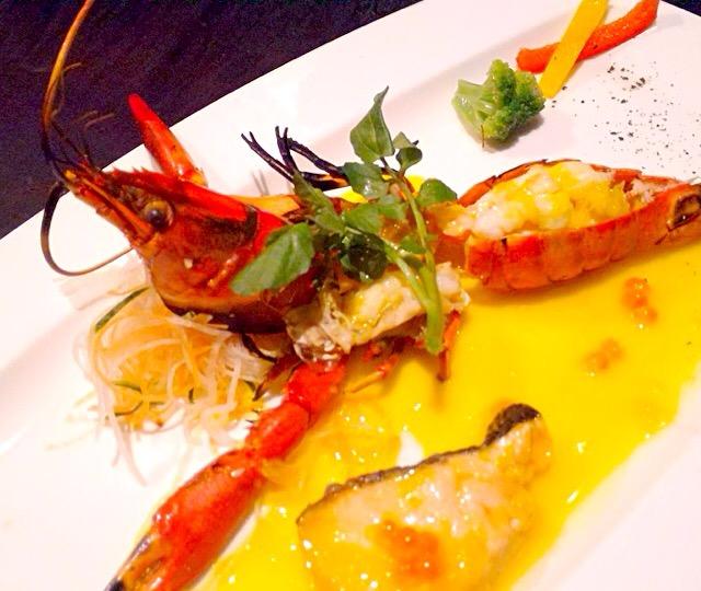 ロブスターとサーモンのオランデーズソース/toshikazu Kamibeppu