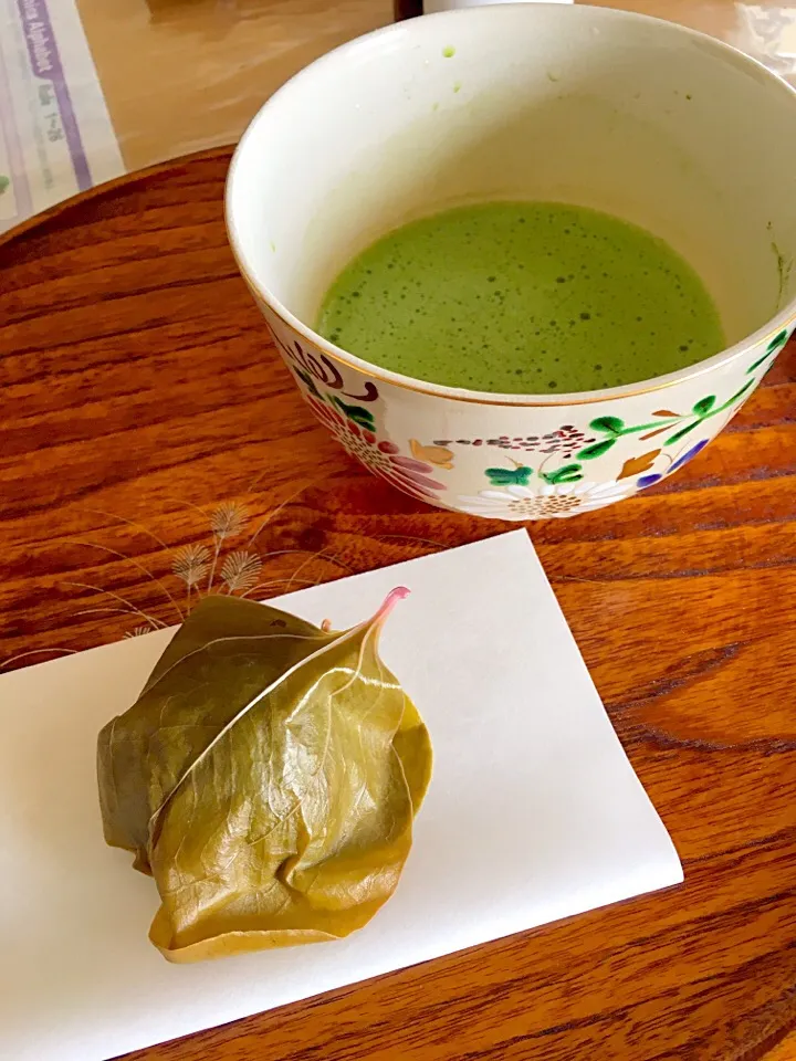 お抹茶🍵かしわ餅🎏|かわちさん