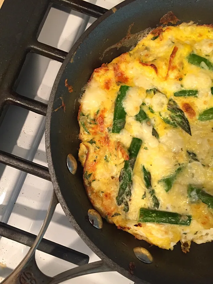 asparagus frittata|Matthew Cashenさん