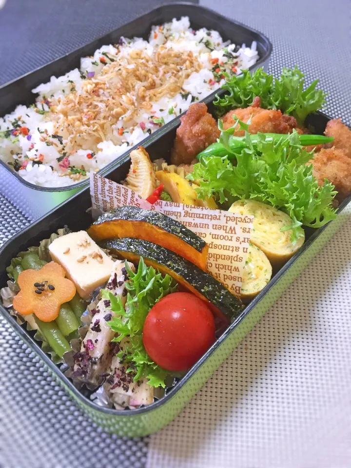 高校生息子のお弁当 ♪  じゅんけさんの料理 アーモンドとガーリックとちりめんじゃこのふりかけヾ(*´▽｀*)ﾉ   入ってます❣️|キラりんさん