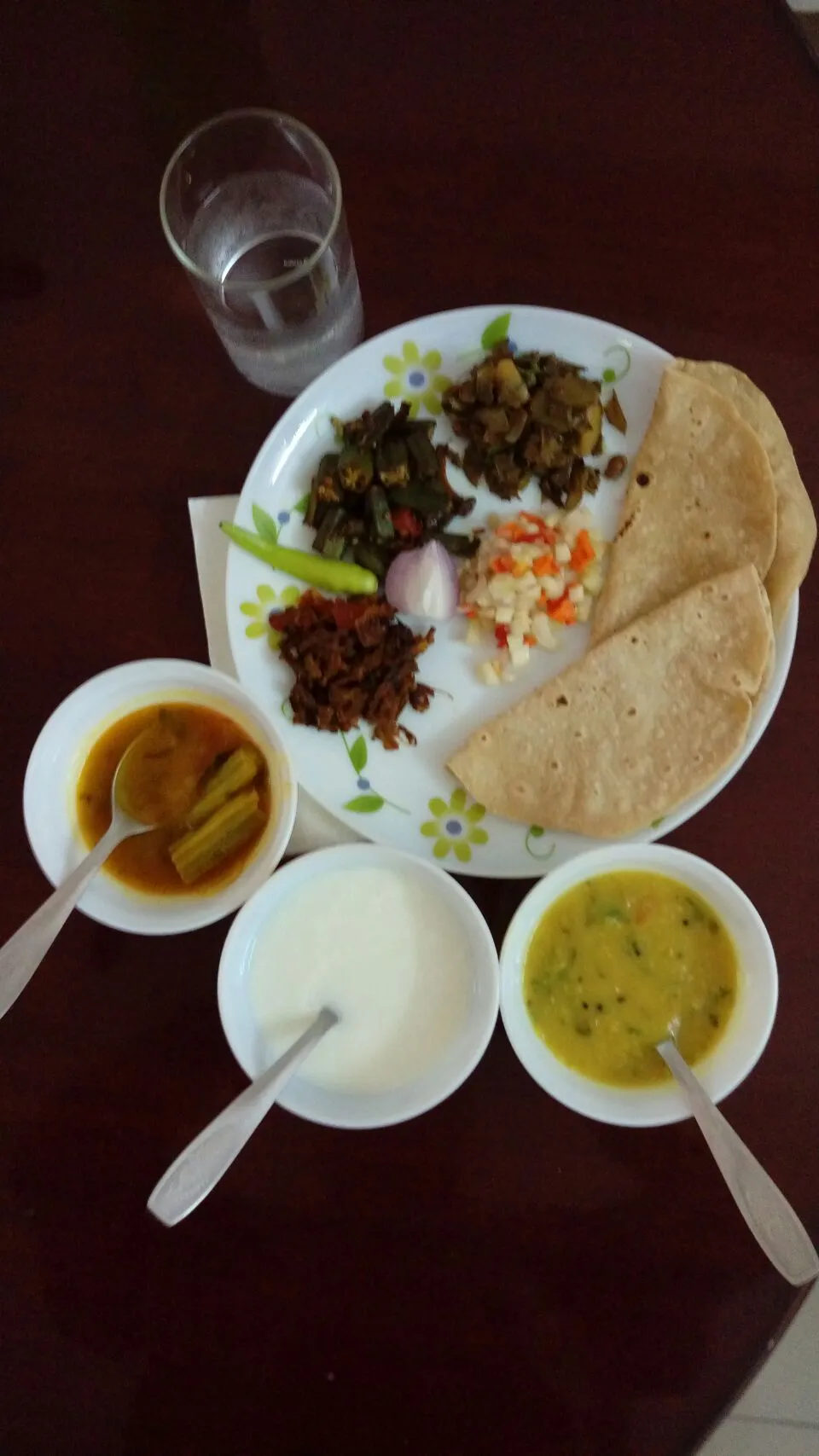 A healthy indian vegetarian meal with lots of protein and assorted spices|figoさん