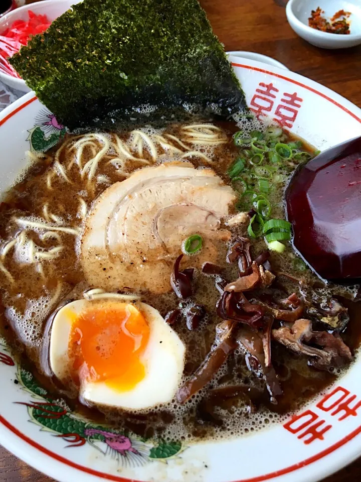 五鉄の豚骨ラーメン(黒)|もにもにかさん