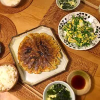 Snapdishの料理写真:餃子ニラ玉定食|みけさん