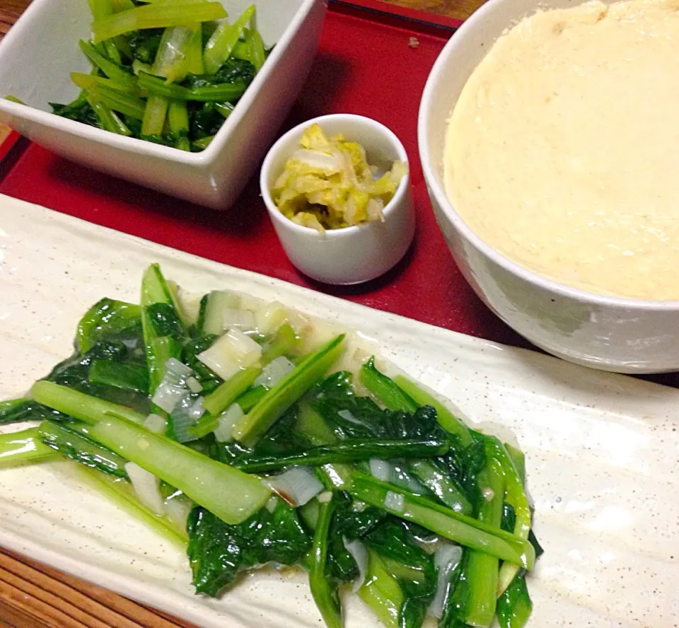 晩ごはん  小松菜の炒め 小松菜おひたし 豆乳茶碗蒸し キャベツの味噌揉み|ぽんたさん