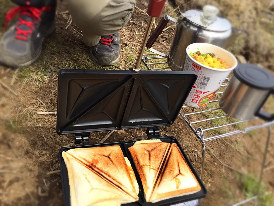 Snapdishの料理写真:山頂でホッとサンド😋😋😋|いしくん。（たまご王子🥚🐣🐥🐔）さん