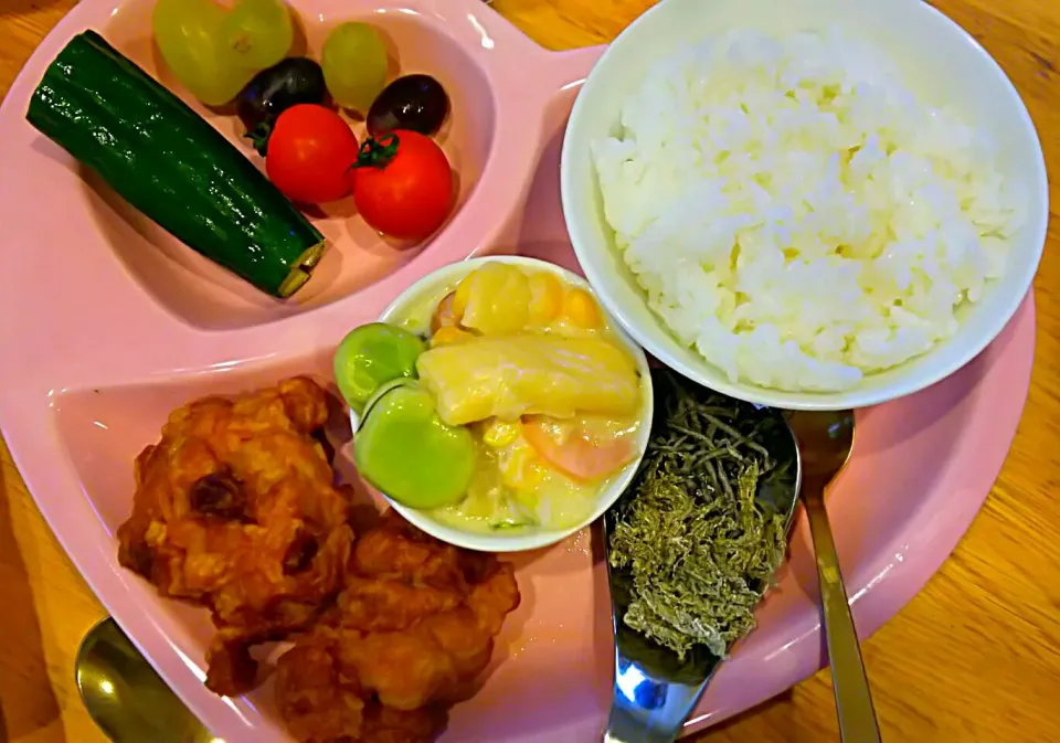 👧ご飯🍚唐揚げ&プチ空豆グラタン|みうのすけさん