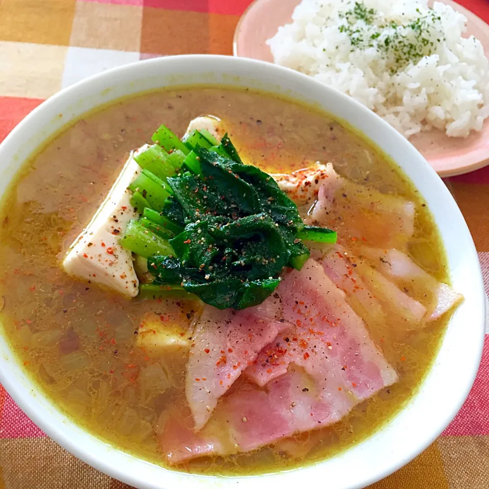 ベーコンと豆腐と小松菜のスープカレー|カウンター嬢さん