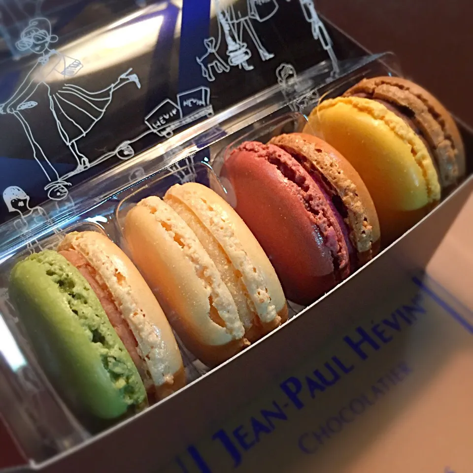 Snapdishの料理写真:JPH/Macarons(L→R:①Macaron muguet ②Ivoire ③Griotte'in ④Passion'in)|cakeさん