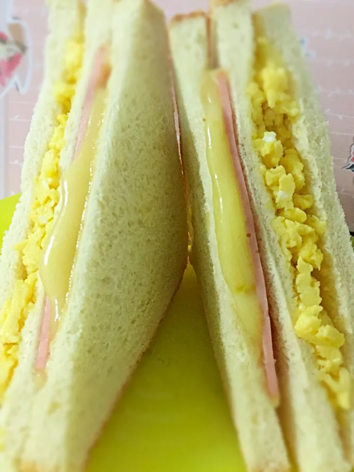 Sandwich egg, ham n Mozzarella 🎒👦🏼|Tari's Kitchenさん