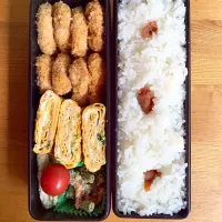 Snapdishの料理写真:ヒレカツ
ネギ入り卵焼き
三度豆の胡麻和え
ちくわの磯辺揚げ
プチトマト|hoojaさん