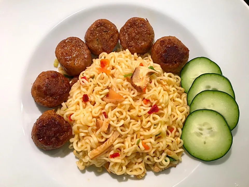 Spicy Korean fried noodles, with soya meatballs---delish!|Tony Stewartさん