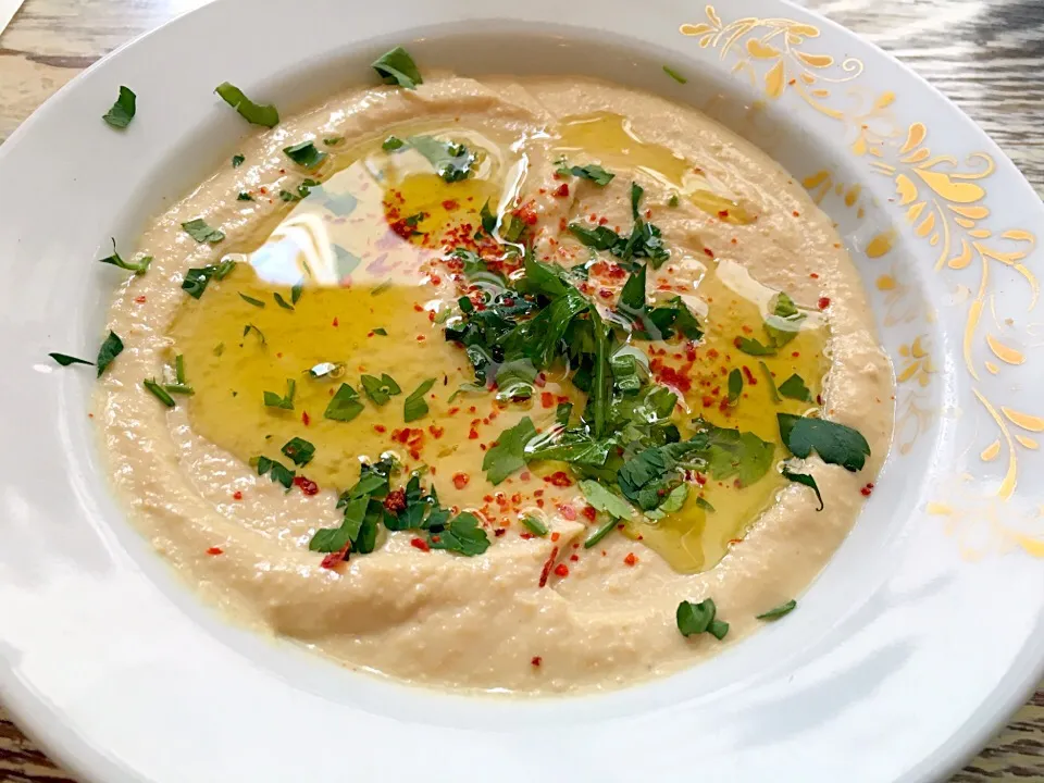 Homemade (in restaurant) hummus in Istanbul--fantastic!|Tony Stewartさん