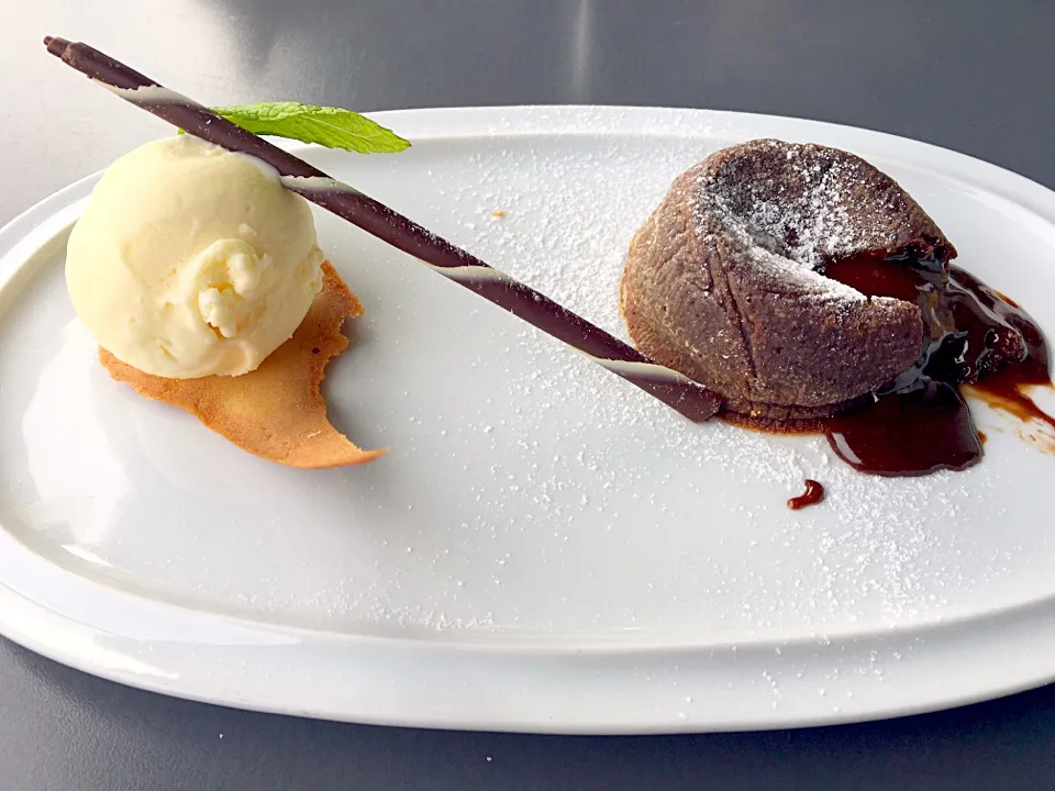 Molten brownie à la mode--enough said.|Tony Stewartさん