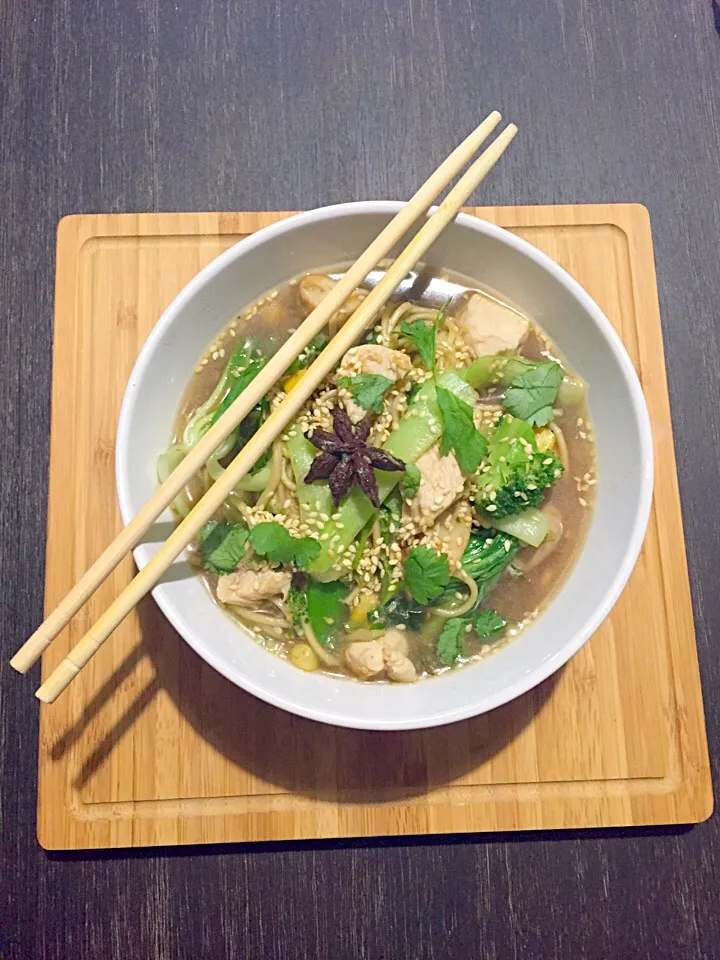 Chicken, Green Vegetables, Mushroom + Ramen Noodles|Chrisy Hillさん