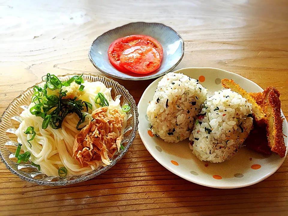 おにぎり、フィッシュカツ、半田素麺、トマトプラスハニー。。|pepiさん