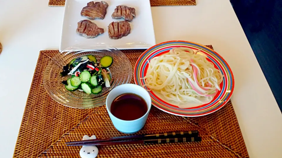 今日の昼食　冷や麦、きゅうりの酢の物、牛タン|pinknari🐰🌈さん