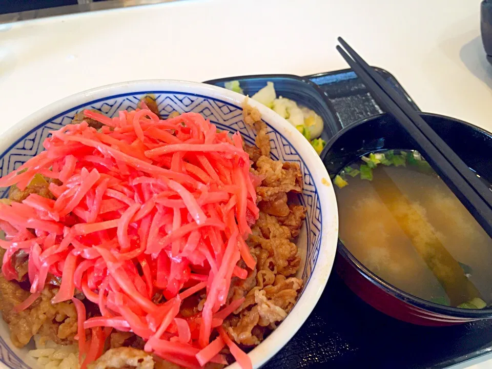 Snapdishの料理写真:吉野家「牛丼並つゆだくBセット」|TORUさん