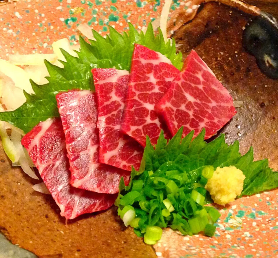 ✨熊本名物の馬刺し✨ 生姜と甘めのお醤油で頂きます✨|七味さん