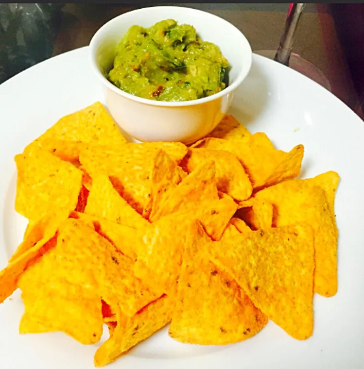 Nachos and Guacamola|Jaimie Alvarezさん