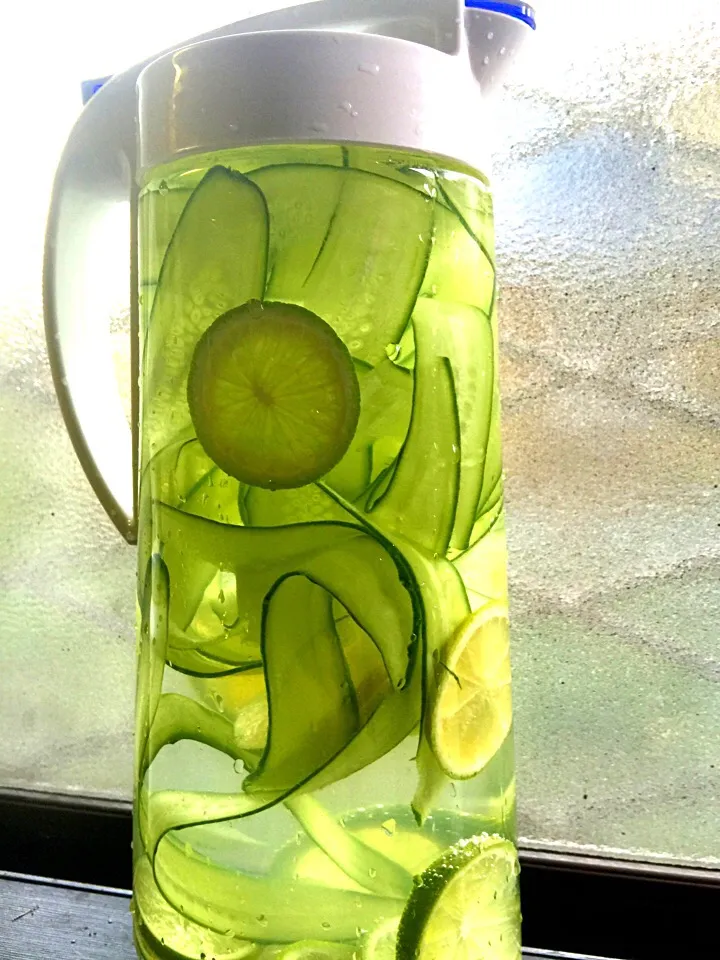 Detox Water 
Lime and Cucumber|Hiromi Miyauchiさん