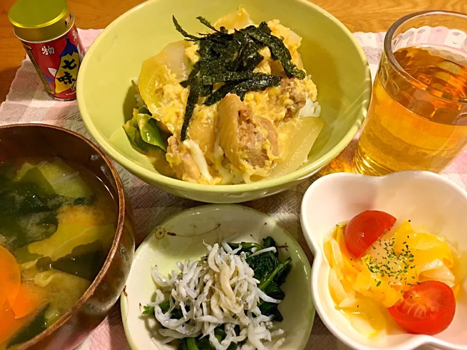 ＊親子丼
＊新玉ねぎとのマリネ
＊ほうれん草としらすのポン酢和え
＊キャベツ人参かぼちゃワカメのお味噌汁|モケモケさん