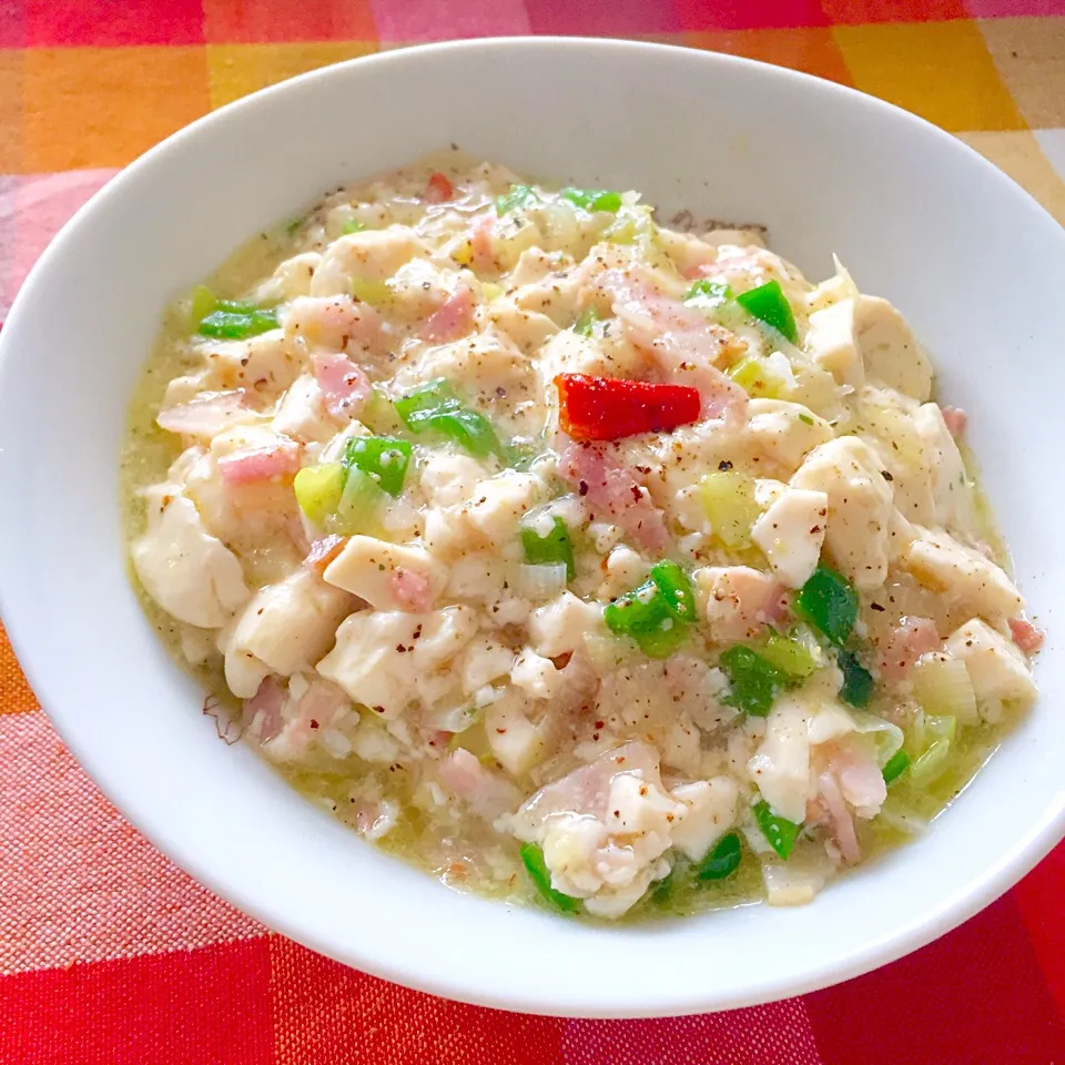 豆腐とベーコンのペペロンチーノ風ふわトロ丼|カウンター嬢さん