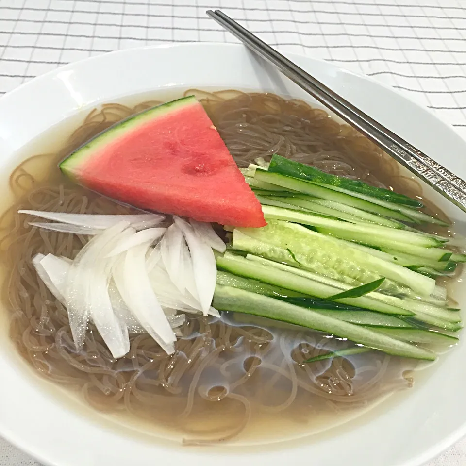 黒〜い麺の冷麺が食べたくて探しました😁|ヨッチャンさん