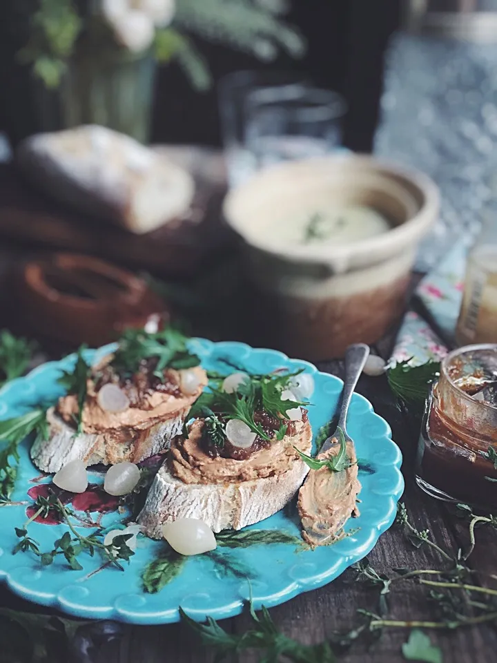 Chicken liver parfait with port wine,fig preserve,pickled baby onion|rick chanさん