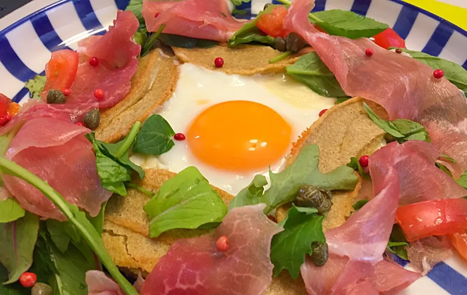 休日の朝昼餉は久しぶりにガレット作ってみましたが…蕎麦粉の配合間違えて倍量入れたらパンのような分厚さになりましたわ😢|にゃあ（芸名）さん