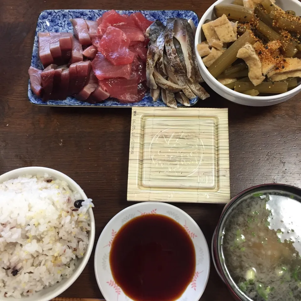 Snapdishの料理写真:子供の日のお昼は刺身定食|アクちゃんさん