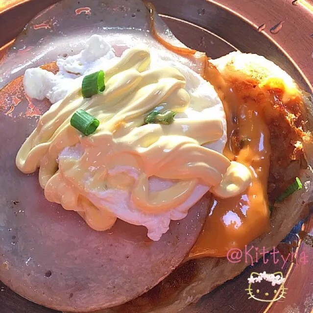 Snapdishの料理写真:Plaster Blaster-Eggs Benedict,Turkey Ham Roti prata🍴|🎀Kittyna🌸さん