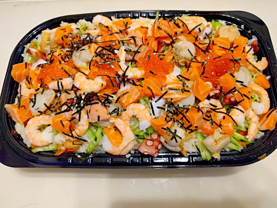 chirashi gohan sushi|rowena tajimaさん