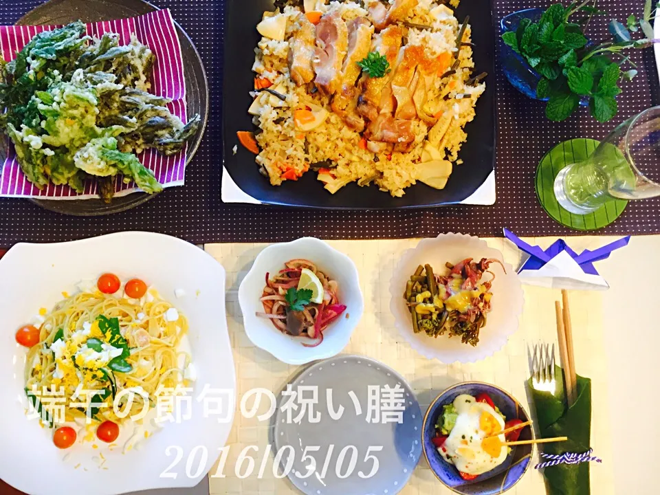 Snapdishの料理写真:・たけのこご飯 ・山菜天ぷら 
・ワラビとホタルイカの酢味噌和え
・春色パスタサラダ・しょっパフェ
・砂肝と玉ねぎのマリネ
写真には載ってませんがタイカレーも作りました😌|ともこさん