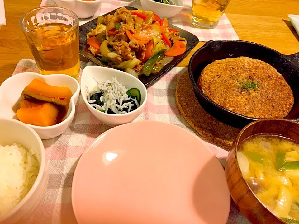 ＊野菜と豚肉の甘辛味噌炒め
＊イカ入りとろろ焼き
＊かぼちゃの煮つけ
＊しらすとワカメと胡瓜の酢の物
＊薄揚げとしめじのお味噌汁|モケモケさん