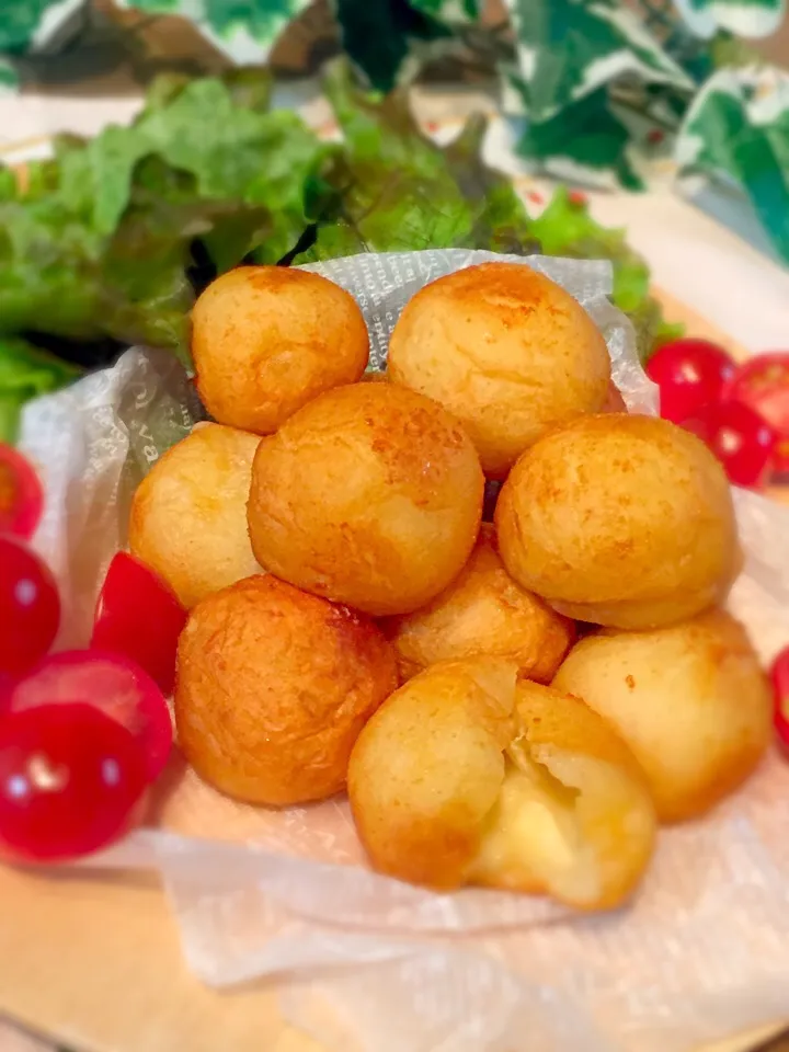 Snapdishの料理写真:咲きちゃんの料理 オツな肴🍶シリーズ😁⑧モッチモチ✨カマンベールいももち|あゆさん