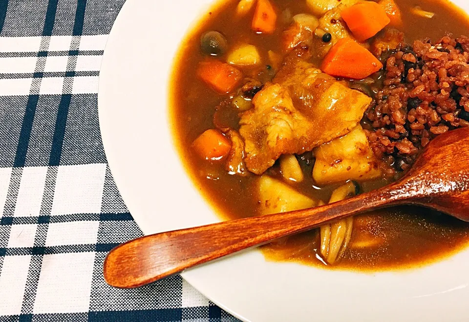 余り物食材つっこみカレー👲  マイブームの寝かせ玄米で✊🏻❤︎|まみさん