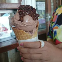 chocolate lavander topped wd cocoa bits mixed wd salted clover honey.|xtinさん