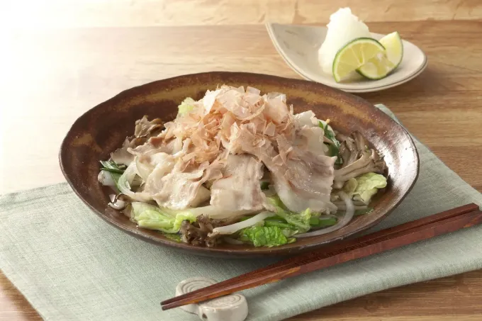 Snapdishの料理写真:豚肉と白菜のだし蒸し|いいだし、いい鰹節。ヤマキさん