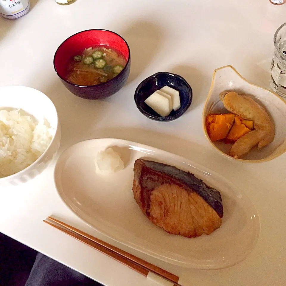 ぶりの唐揚げ
手羽先とかぼちゃの煮物|たいぞーさん